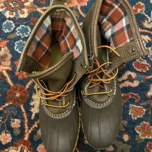 L.L.Bean 8” flannel-lined thinsulate olive green bean boots. Women’s size 9.